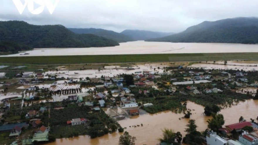 Thời tiết ngày 23/11: Mưa lớn kéo dài ở Trung Bộ, Miền Bắc trời nắng và rét