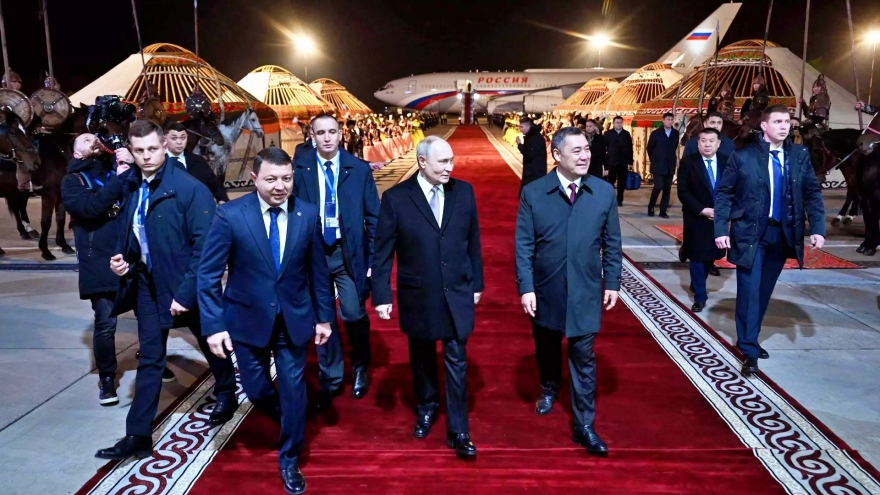 Tổng thống Nga Putin bắt đầu chuyến thăm chính thức Kyrgyzstan