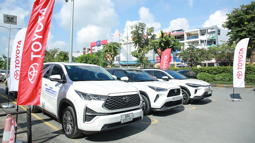 Innova Cross hybrid “đắt hàng” trong sự kiện lái thử Toyota hybrid tháng 11