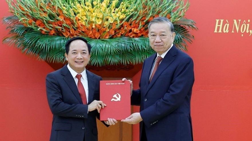 Party General Secretary presents Politburo decisions on personnel work