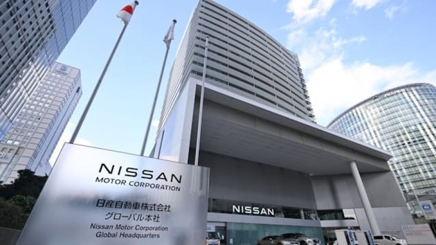 Nissan phải “bán nhà trả nợ”