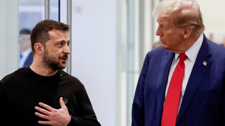 Bloomberg: Châu Âu thuyết phục Ukraine không chấp nhận rút quân khỏi Donbass