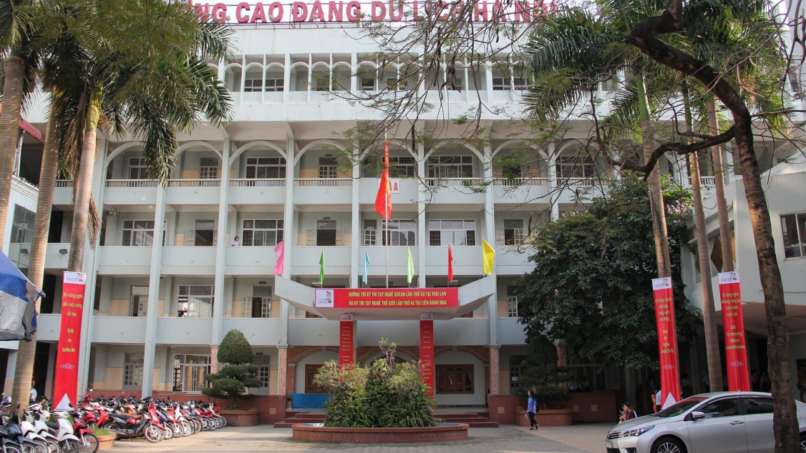 940.000 đồng hỗ trợ A80 khiến sinh viên đặt dấu hỏi, hiệu trưởng lên tiếng
