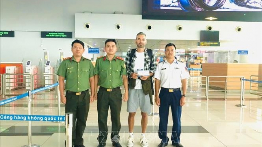 Ukrainian Embassy thanks An Giang police for humanitarian support