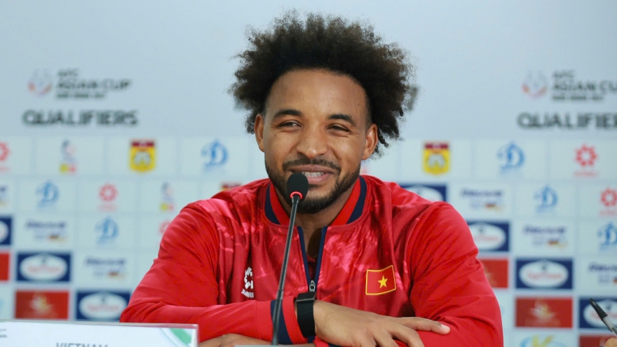 HLV Kim Sang Sik và Xuân Son nói gì khi ĐT Việt Nam vất vả thắng Lào?