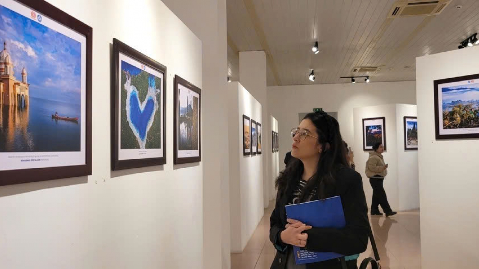 Photography art tightens Vietnam-Indonesia friendship