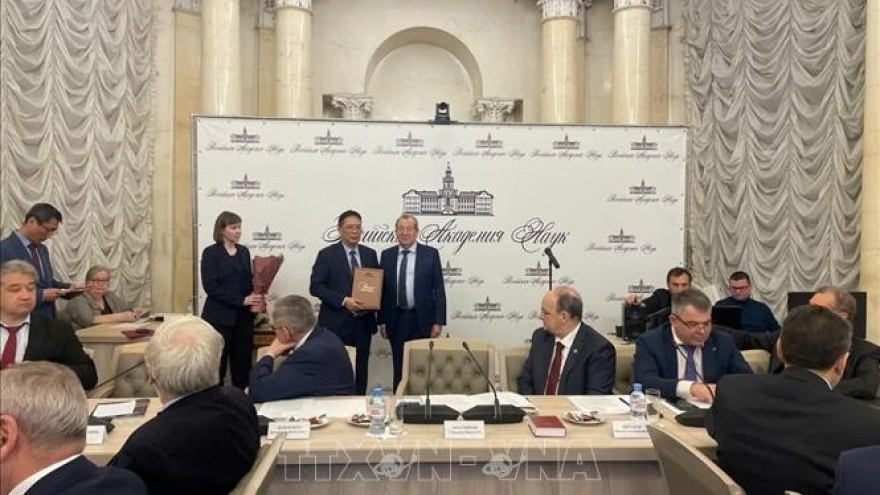 Russian Academy of Sciences honours leading Vietnamese scientist