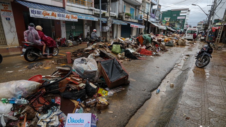 Cảnh tượng chưa từng thấy ở Tây Nha Trang, không ngờ lũ dữ đến vậy