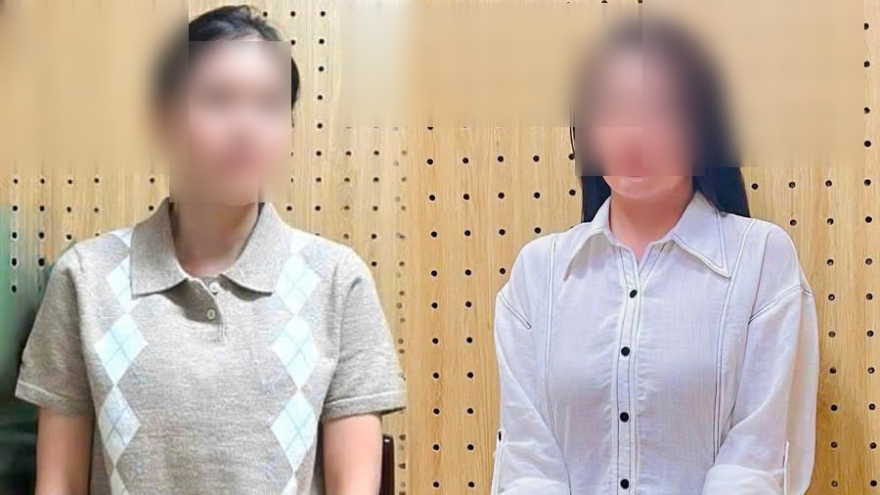 Tiệm massage, tắm hơi thuê người giả làm bác sĩ "moi" tiền người bệnh