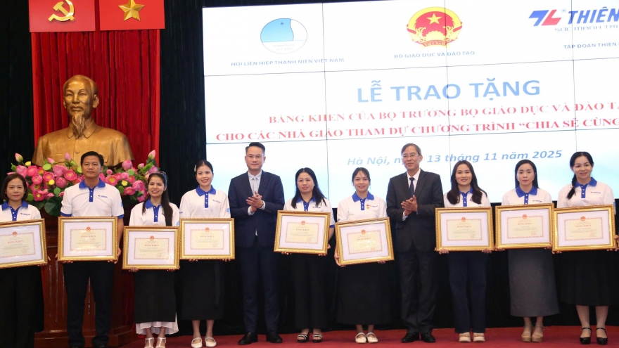 “Chia sẻ cùng thầy cô 2025”: Niềm hạnh phúc gieo chữ nơi vùng cao, biên giới