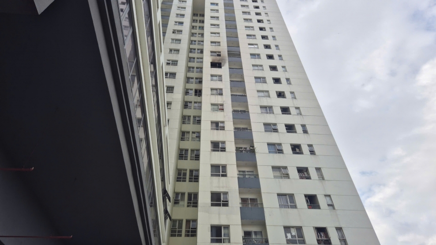 Cháy căn hộ tại một chung cư ở TP.HCM, nhiều cư dân hoảng hốt tháo chạy