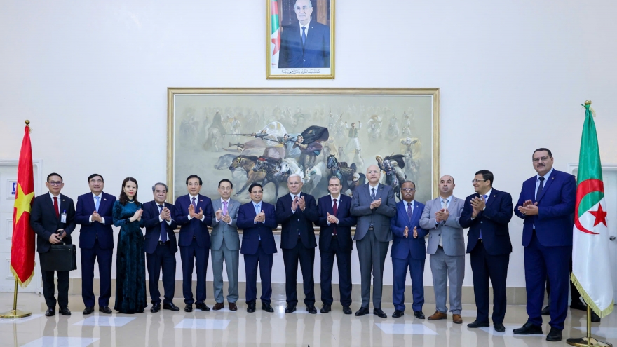 Thủ tướng Phạm Minh Chính hội kiến Chủ tịch Hạ viện Algeria