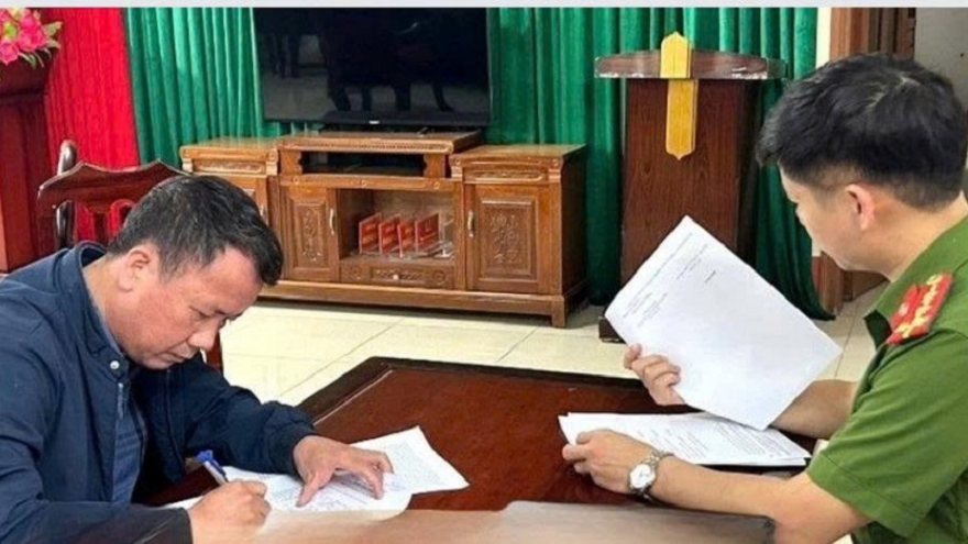 Khởi tố cán bộ phường ở Ninh Bình nhận hối lộ làm thủ tục cấp sổ đỏ trái quy định