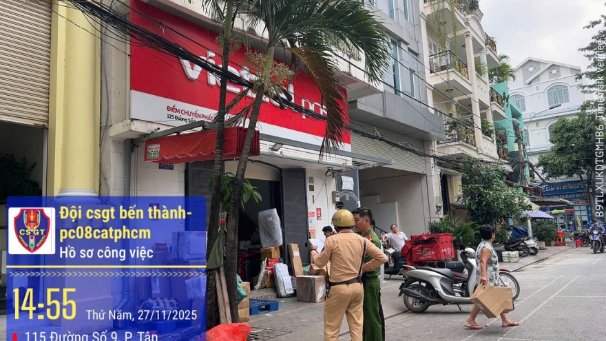 Xử phạt người giăng lưới đánh cầu lông giữa đường ở TP.HCM