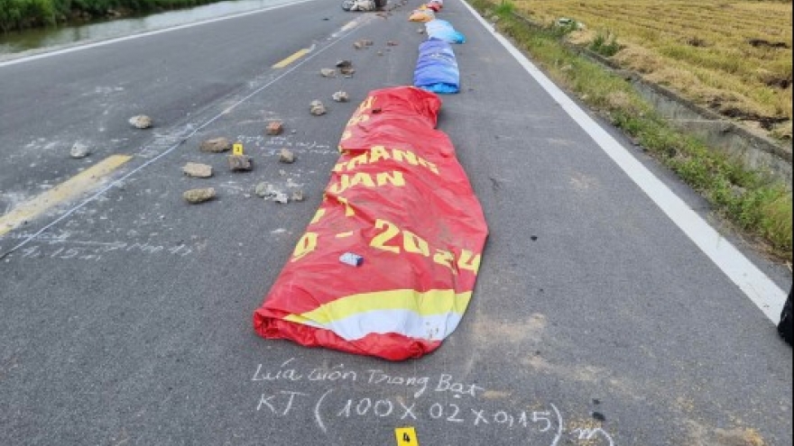 Khởi tố một phụ nữ chặn đường phơi thóc khiến một người tử vong