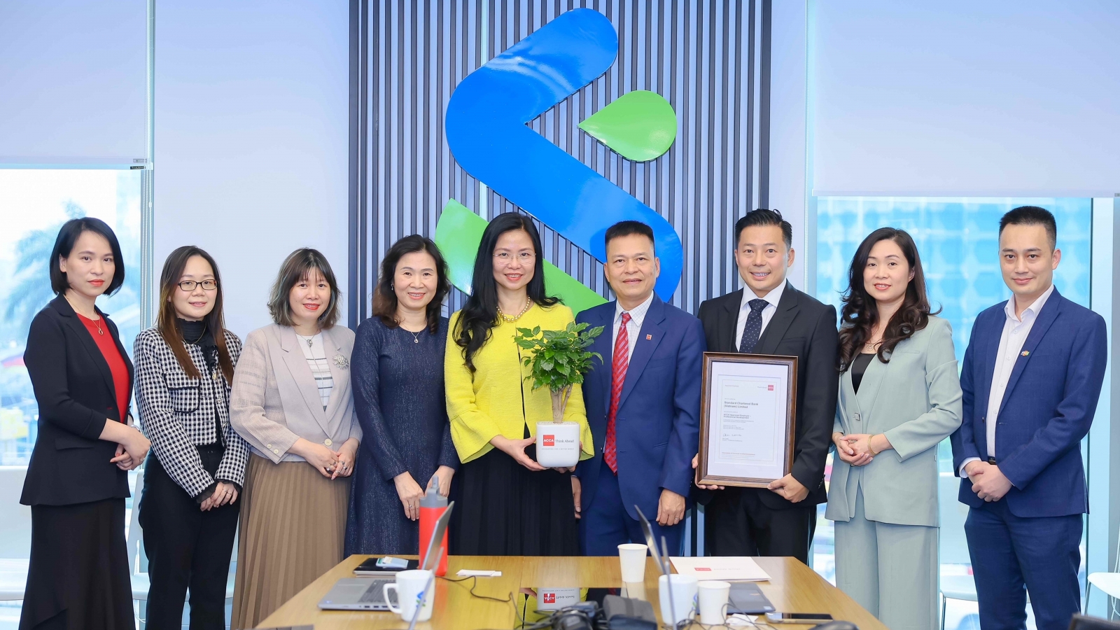 Standard Chartered and ACCA partner to nurture Vietnam’s future talent