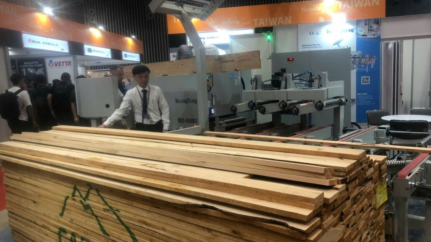 Doanh nghiệp xuất khẩu sản phẩm gỗ “vững tay chèo” giữ đà tăng trưởng