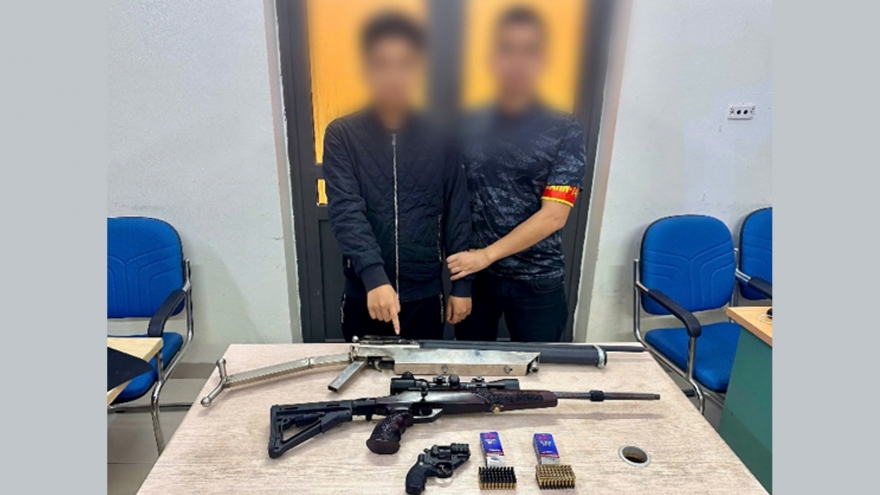 Phát hiện thanh niên tàng trữ nhiều súng, đạn trong nhà ở Hà Nội