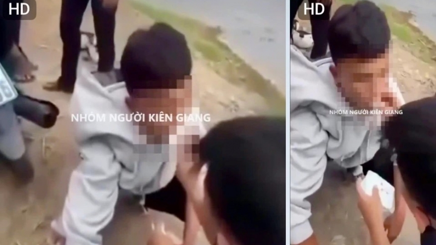 Nam sinh lớp 10 ở An Giang bị nhóm bạn hành hung, nhét băng vệ sinh vào miệng