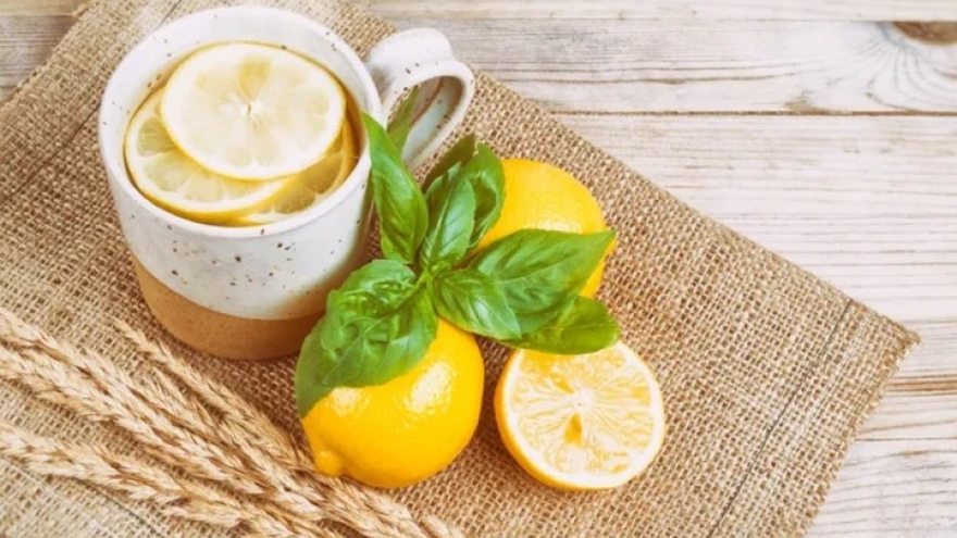 Điều gì xảy ra với cơ thể khi uống nước chanh ấm mỗi ngày?