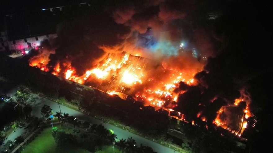 Cháy lớn kèm tiếng nổ tại Khu công nghiệp Tiên Sơn ở Bắc Ninh