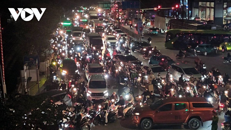 Hanoi roads gridlocked ahead of New Year 2026 holiday