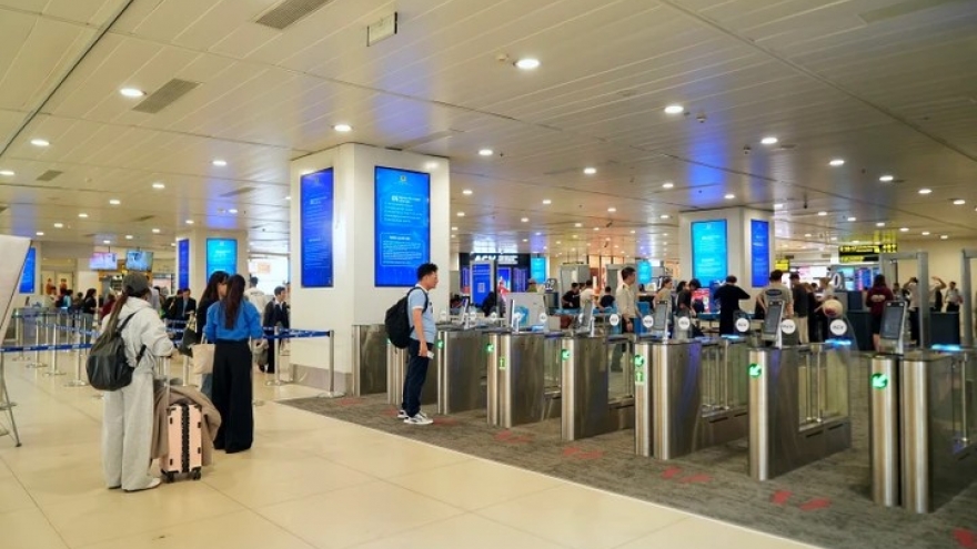 Nhu cầu du lịch tăng cao, vé máy bay Tết Dương lịch lại "sốt xình xịch"