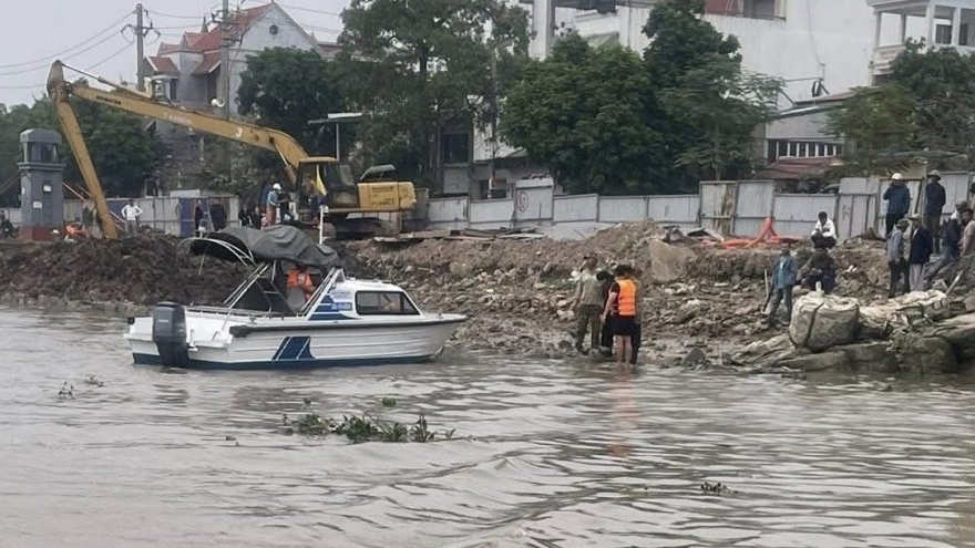 Cứu kịp thời người phụ nữ bị ung thư nhảy cầu tự tử