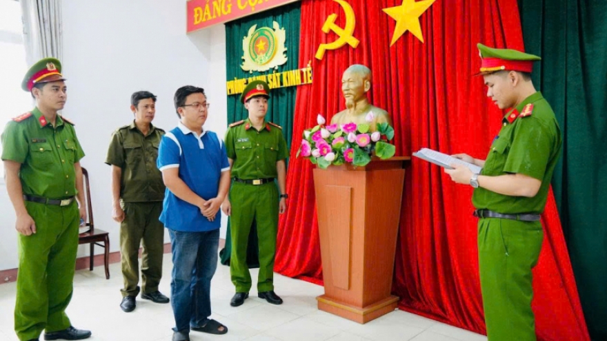 Cửa hàng trưởng xăng dầu tham ô hơn 7,3 tỷ đồng để cá độ bóng đá