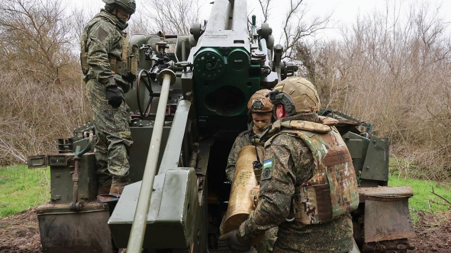 Anh lần đầu công khai thừa nhận triển khai lính dù tới Ukraine