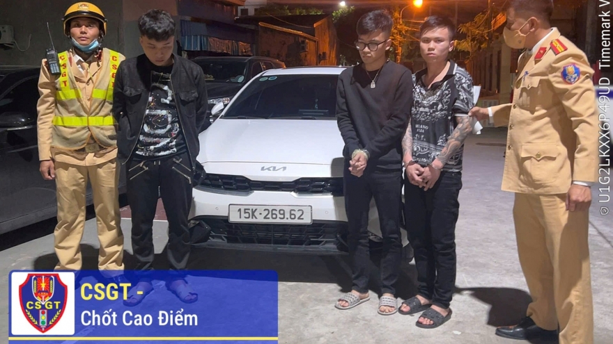 Cảnh sát kiểm tra nồng độ cồn, phát hiện đối tượng tàng trữ ma túy