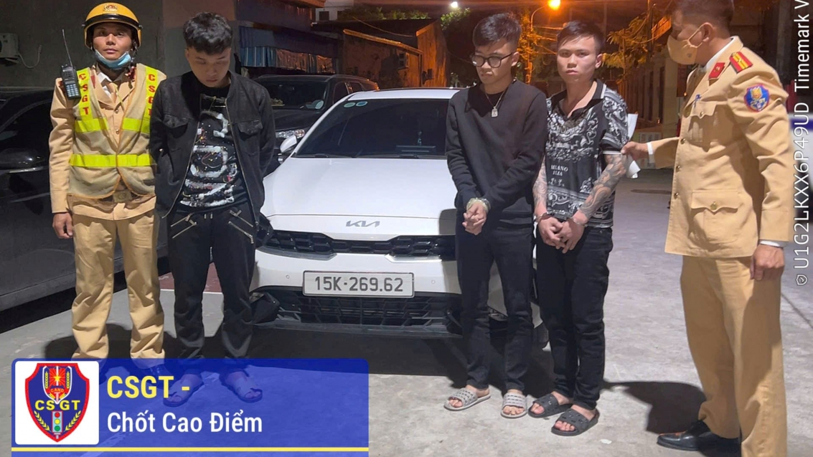 Cảnh sát kiểm tra nồng độ cồn, phát hiện đối tượng tàng trữ ma túy