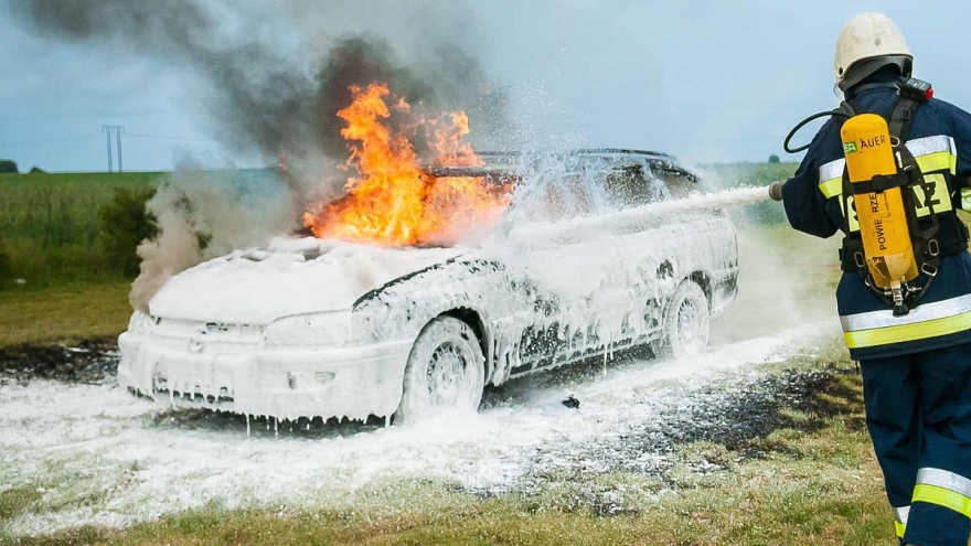 Nghiên cứu chứng minh xe điện vượt trội xe xăng về an toàn