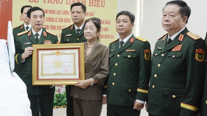 Trao danh hiệu Anh hùng LLVT nhân dân tặng Đại tướng Lê Văn Dũng