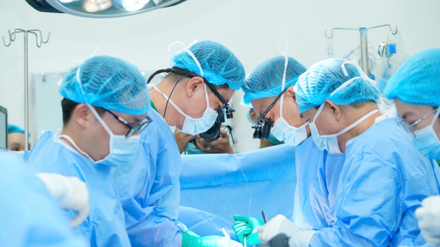 Ca ghép tim xuyên đêm cứu sống bé trai 15 tuổi tại Bệnh viện Đại học Y Dược TP.HCM