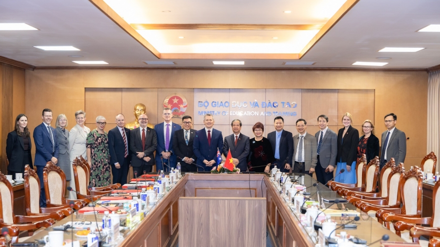 Australian Education Minister visits Vietnam to strengthen education and research