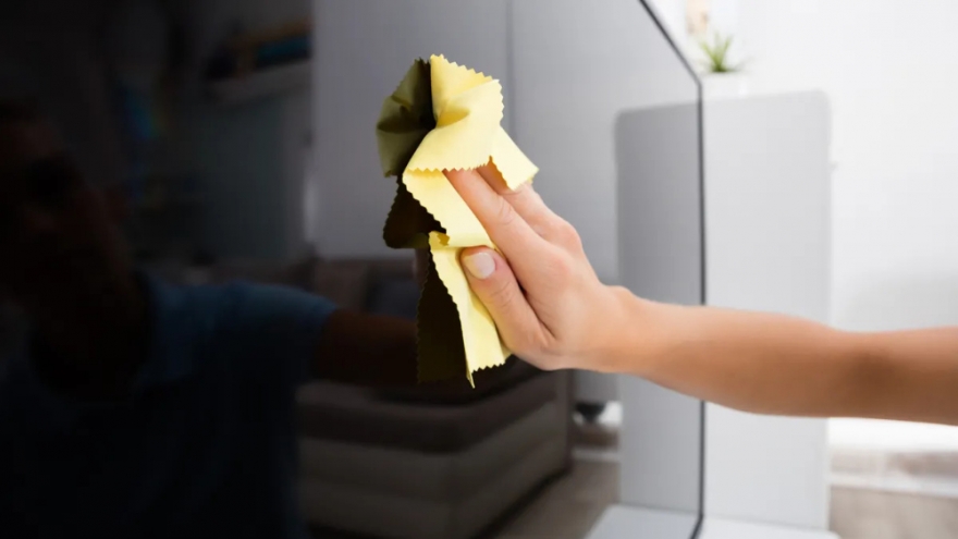 Vệ sinh màn hình TV cuối năm, bạn cần hết sức lưu ý điều này