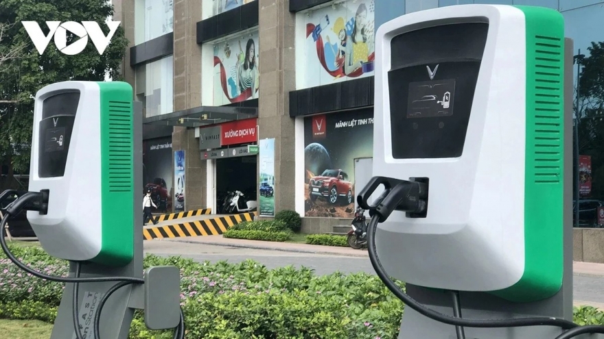 Xe điện gia tăng đột biến, làm sao đáp ứng nhu cầu sạc điện của người dân?