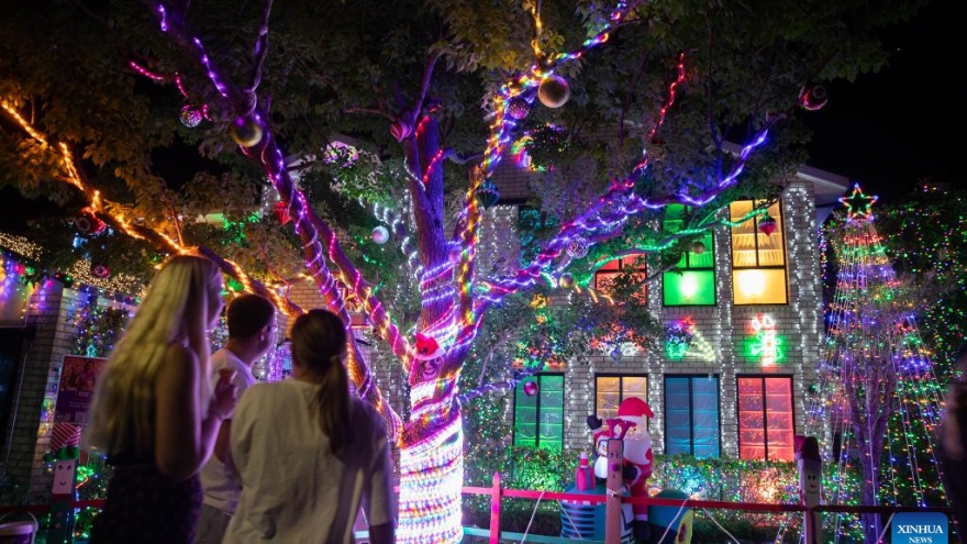 Các gia đình tại Australia trang hoàng đèn đón Giáng sinh 2025