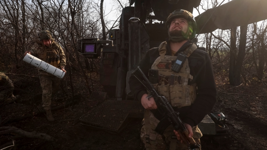 Toàn cảnh quốc tế sáng 12/12: Loạt tên lửa Nga xuyên thủng Kremenchuk