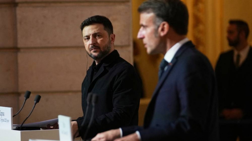 Ông Zelensky vạch "lằn ranh đỏ" của Ukraine, hé lộ khả năng điện đàm với ông Trump