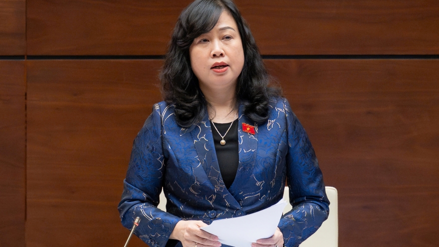 Bộ trưởng Y tế: Sẽ tăng dần phụ cấp cho nhân viên y tế