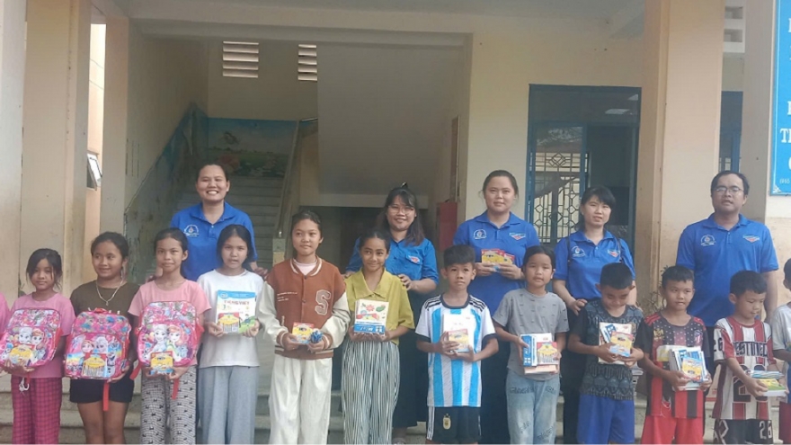 Gần 300 học sinh người Chăm bị ảnh hưởng bởi mưa lũ ở Lâm Đồng đã trở lại trường