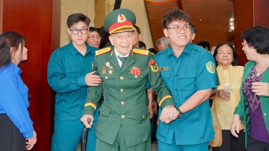 TP.HCM gặp mặt cán bộ cao cấp quân đội nghỉ hưu nhân kỷ niệm 22/12