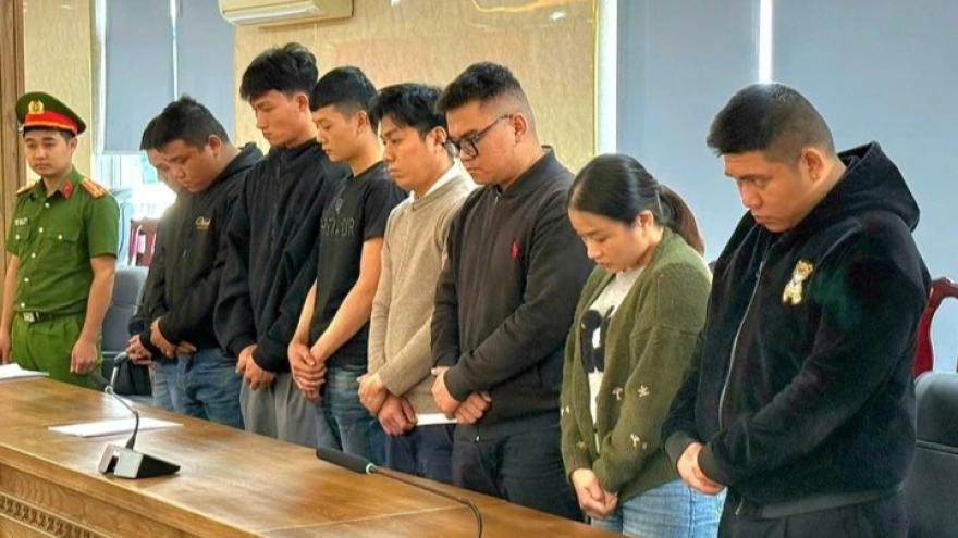 Mở hàng loạt tài khoản ngân hàng rồi sang Campuchia 'rửa tiền'