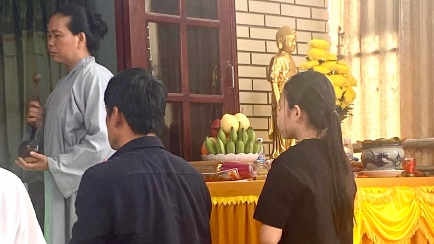 Sao Việt 10/12: Con gái 12 tuổi về chịu tang nghệ sĩ Thương Tín