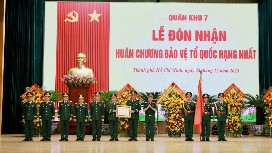 Quân khu 7 đón nhận Huân chương Bảo vệ Tổ quốc hạng Nhất