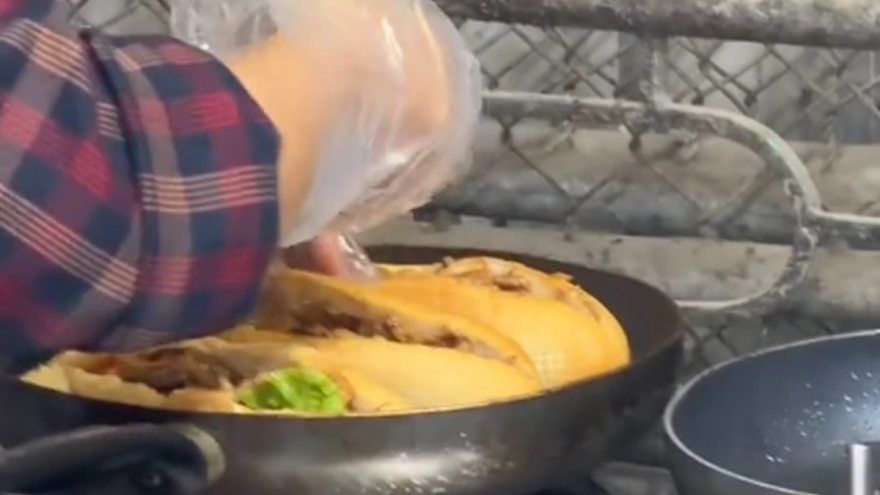 Quán bánh mỳ ở Tam Cốc xử lý nhân viên sau clip bị phản ánh