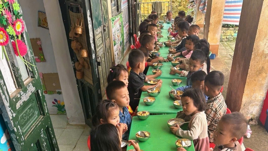 Người sáng lập dự án "Nuôi em" trả lời câu hỏi lấy tiền ở đâu duy trì dự án