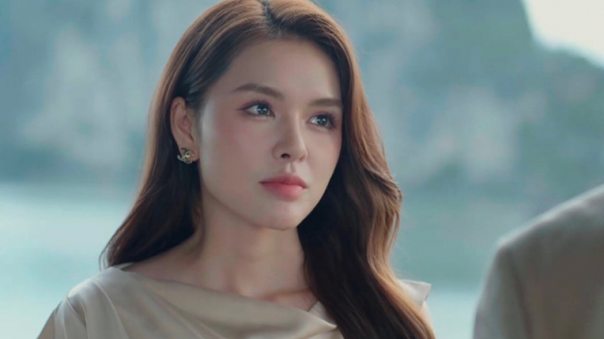 "Người tình" kém 16 tuổi, xinh như hoa hậu của Mạnh Trường ở phim giờ vàng VTV